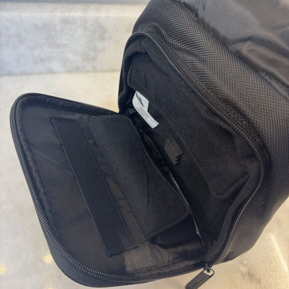 Nintendo 3DS Super Mario Black Universal Transporter Case - Picture 6 of 16